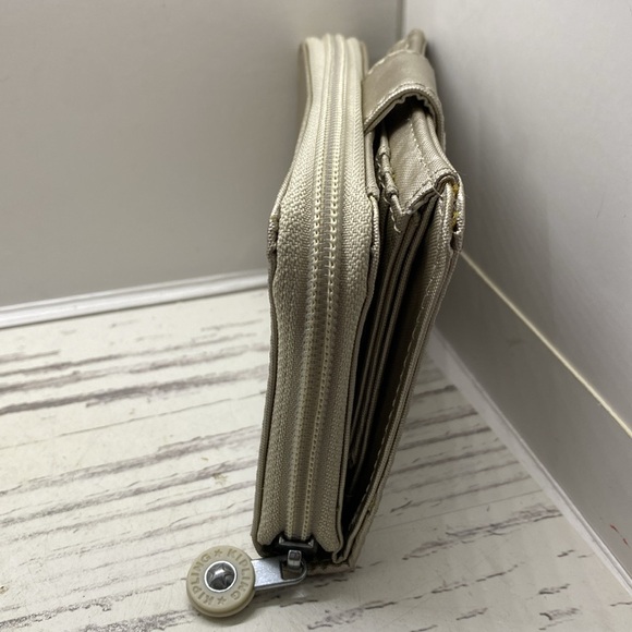 Like New Kipling snap and zip wallet in a metallic light gold? - Picture 8 of 8